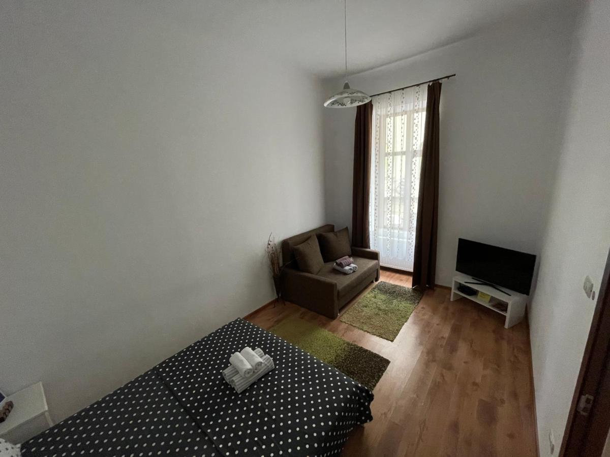 Poppys Apartment Arad Eksteriør billede