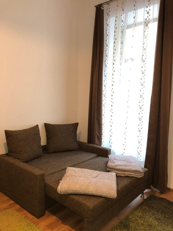 Poppys Apartment Arad Eksteriør billede